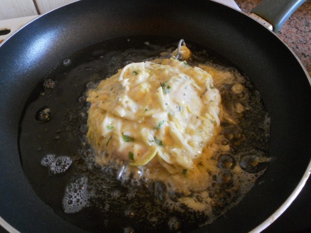 Biela klobása v zemiakovo-syrovom cestíčku (fotorecept) - obrázok 6