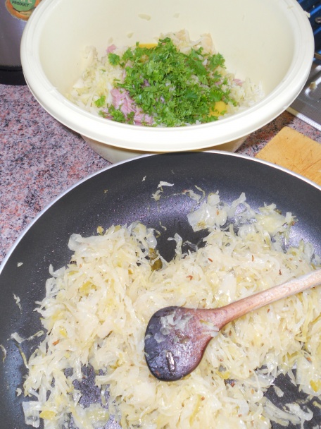 Karbonátky zo zemiakov a kvasenej kapusty (fotorecept) - obrázok 1