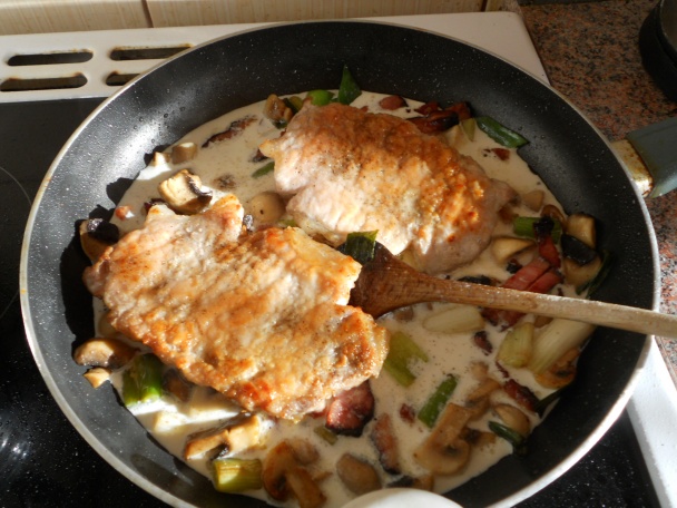 Myslivecké rezne s hubami a zemiakovými nočkami (fotorecept) - obrázok 5