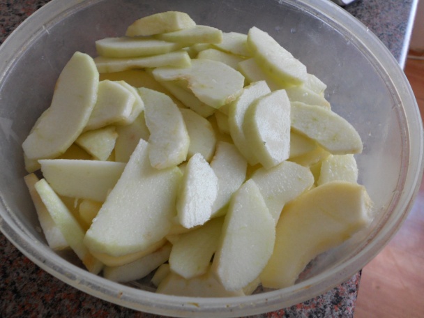 Kysnutý koláč s tvarohom a jablkami - obrázok 1