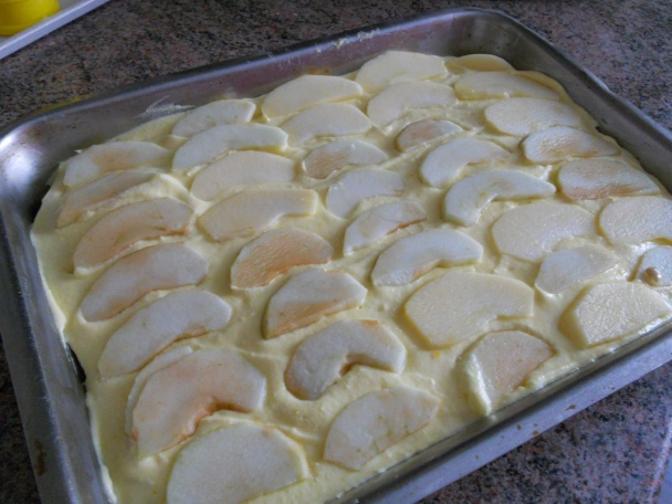 Kysnutý koláč s tvarohom a jablkami - obrázok 4