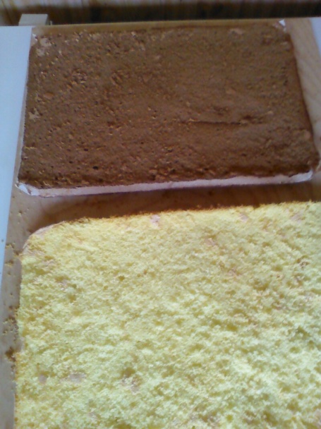 Zákusok s kokosovou plnkou a karamelovou šľahačkou - obrázok 2