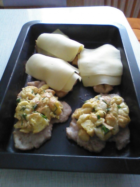 Bravčové karé plnené žemľovou plnkou a zapekané so syrom - obrázok 3