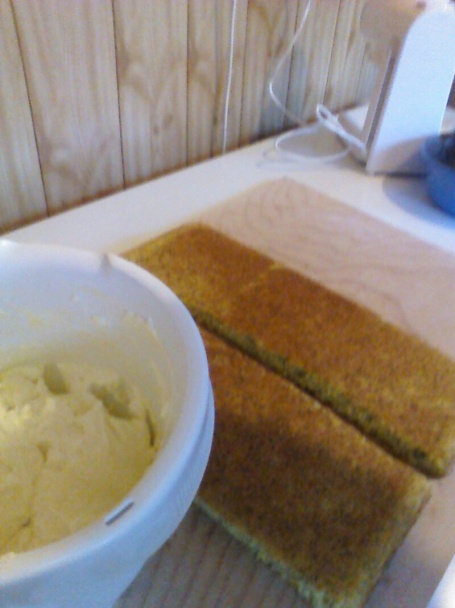 Makovo-tvarohové rezy s citrónovou polevou - obrázok 2