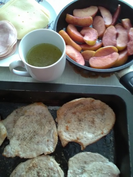 Plnené bravčové karé s karamelizovanými jablkami a zemiakmi (fotorecept) - obrázok 1