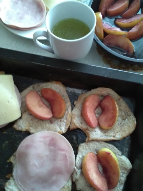 Plnené bravčové karé s karamelizovanými jablkami a zemiakmi (fotorecept) - obrázok 3