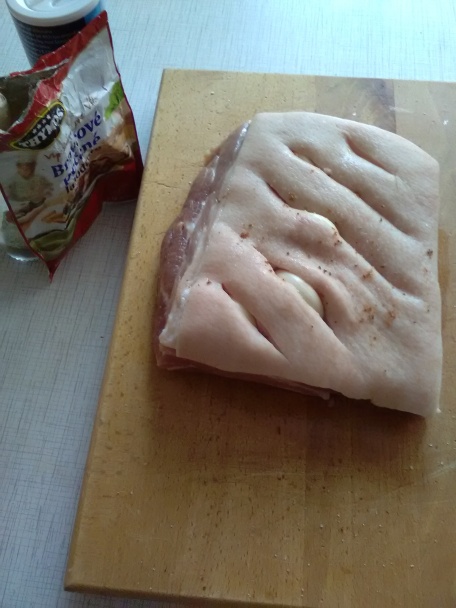 Pečený bravčový bôčik s kôprovou omáčkou (fotorecept) - obrázok 2