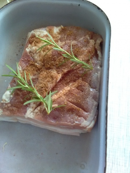 Pečený bravčový bôčik s kôprovou omáčkou (fotorecept) - obrázok 3