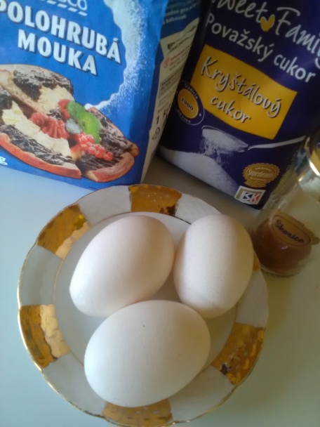 Jemný koláč s karamelizovanými jablkami a krémom (fotorecept) - obrázok 3