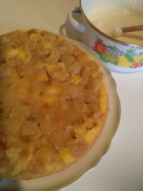 Jemný koláč s karamelizovanými jablkami a krémom (fotorecept) - obrázok 7