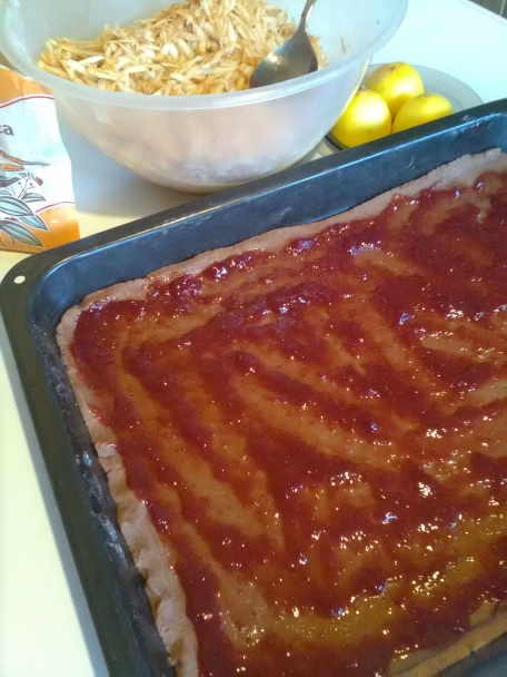 Šťavnatý jablkový koláč s bielkovou penou (fotorecept) - obrázok 5