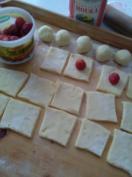 Jahodové gule zo zemiakového cesta (fotorecept) - obrázok 3