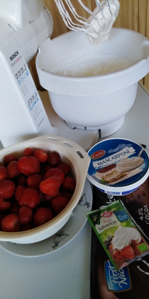 Jahodová torta bez múky s mascarpone krémom (fotorecept) - obrázok 3