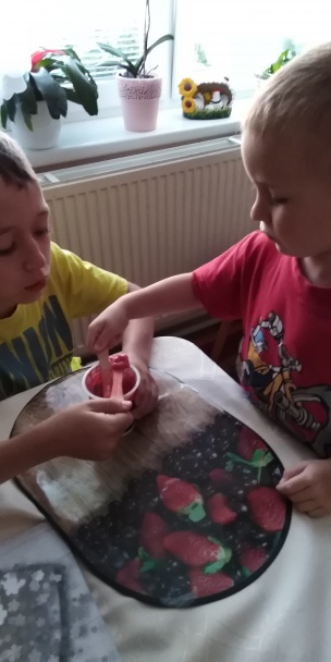 Jahodové tvarohové a smotanové nanuky (fotorecept) - obrázok 7
