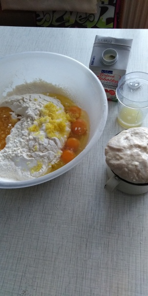 Sladké venčeky a rožky z kysnutého cesta (fotorecept) - obrázok 2