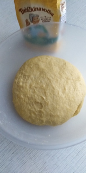 Sladké venčeky a rožky z kysnutého cesta (fotorecept) - obrázok 3