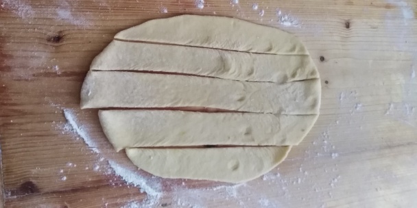 Sladké venčeky a rožky z kysnutého cesta (fotorecept) - obrázok 7