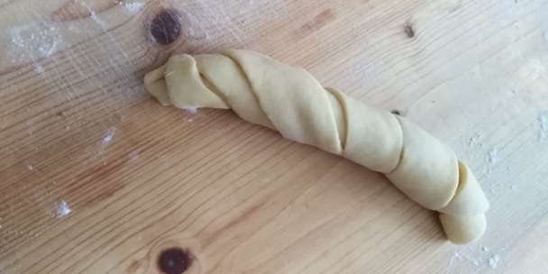 Sladké venčeky a rožky z kysnutého cesta (fotorecept) - obrázok 8