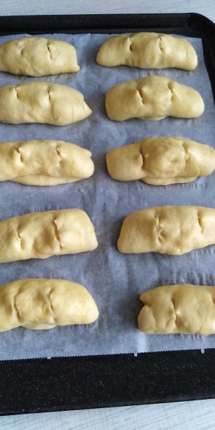 Šľahačkové koláčiky plnené pudingom a rožteky s makovou posýpkou (fotorecept)  - obrázok 7