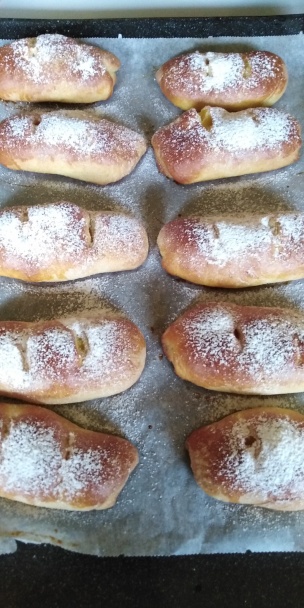 Šľahačkové koláčiky plnené pudingom a rožteky s makovou posýpkou (fotorecept)  - obrázok 9