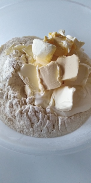 Krehké koláčiky z kyslej smotany (fotorecept) - obrázok 2