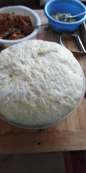 Hrnčekové krehké rožky z kyslej smotany s jablkovou a orechovou plnkou (fotorecept) - obrázok 5