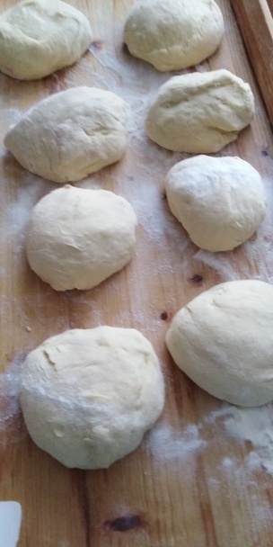 Hrnčekové krehké rožky z kyslej smotany s jablkovou a orechovou plnkou (fotorecept) - obrázok 6