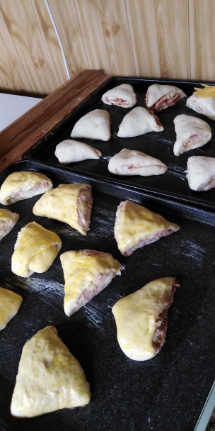 Kysnuté trojuholníky plnené šunkou a syrom (fotorecept)  - obrázok 9