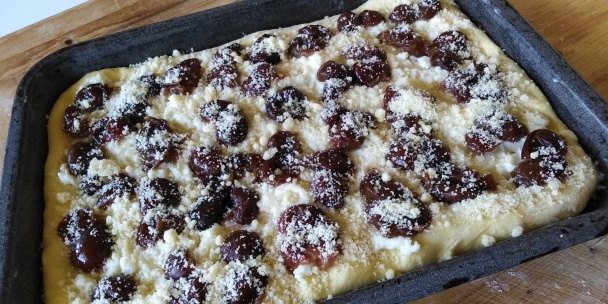 Kysnutý slivkový koláč s posýpkou (fotorecept) - obrázok 4