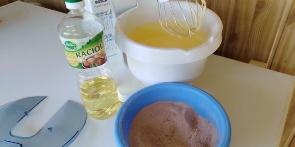 Kakaové kocky s tvarohom a ovocím (fotorecept) - obrázok 1