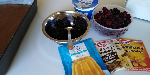 Kakaové kocky s tvarohom a ovocím (fotorecept) - obrázok 2