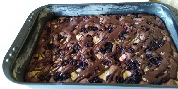 Kakaové kocky s tvarohom a ovocím (fotorecept) - obrázok 4