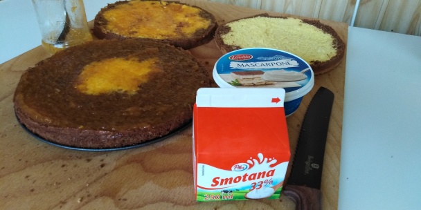 Jednoduchý dvojfarebný zákusok s punčovou polevou (fotorecept) - obrázok 4