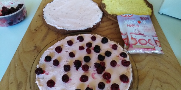 Jednoduchý dvojfarebný zákusok s punčovou polevou (fotorecept) - obrázok 5