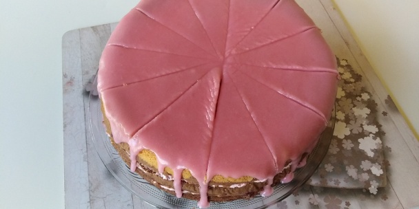 Jednoduchý dvojfarebný zákusok s punčovou polevou (fotorecept) - obrázok 7