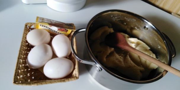 Karamelové prekvapenie z odpaľovaného cesta (fotorecept) - obrázok 1