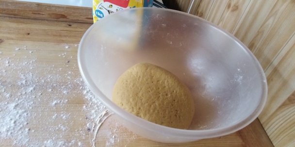 Medové kolieska s pudingovým krémom a karamelovou šľahačkou (fotorecept) - obrázok 1