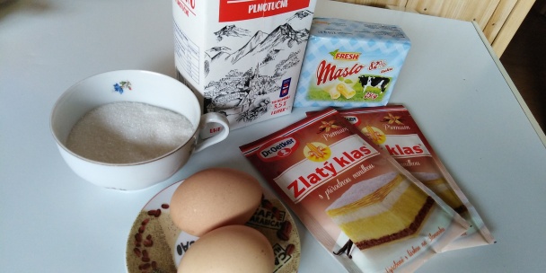 Medové kolieska s pudingovým krémom a karamelovou šľahačkou (fotorecept) - obrázok 4