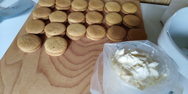 Medové kolieska s mascarpone a ovocím (fotorecept)  - obrázok 2