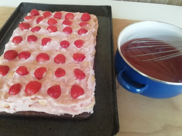 Jahodový rez s pudingom a so želatínou (fotorecept) - obrázok 4