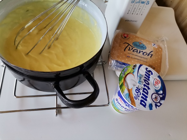 Obrátený jablkový zákusok s karamelovou šľahačkou (fotorecept) - obrázok 5