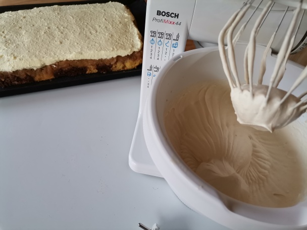 Obrátený jablkový zákusok s karamelovou šľahačkou (fotorecept) - obrázok 8