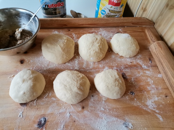 Mliečne rožky s orechovo-jablkovou plnkou (fotorecept) - obrázok 4