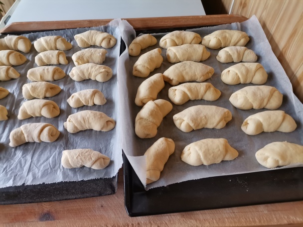 Mliečne rožky s orechovo-jablkovou plnkou (fotorecept) - obrázok 6