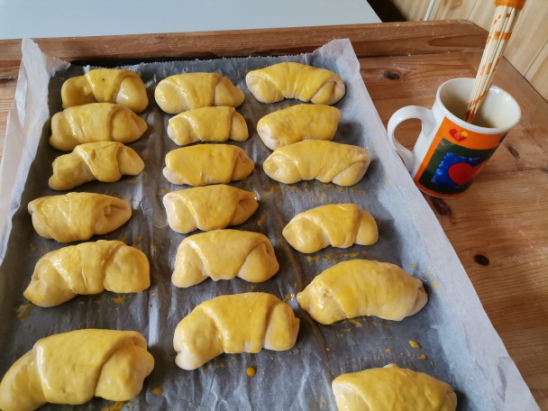 Mliečne rožky s orechovo-jablkovou plnkou (fotorecept) - obrázok 7