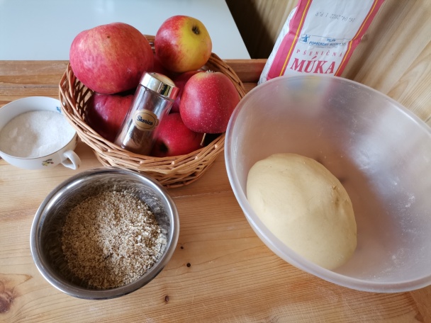 Jednoduchý jablkovo-orechový koláč (fotorecept) - obrázok 1