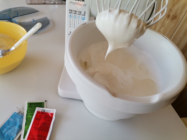 Jahodové makrónky (fotorecept) - obrázok 2