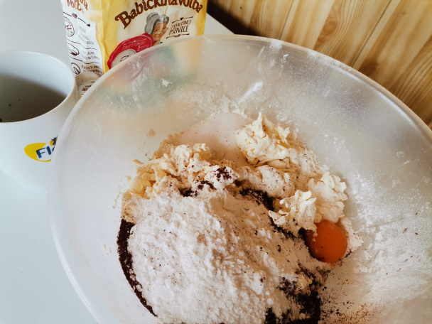 Hrnčekový tvarohovo-marhuľový strúhaný koláč (fotorecept) - obrázok 1