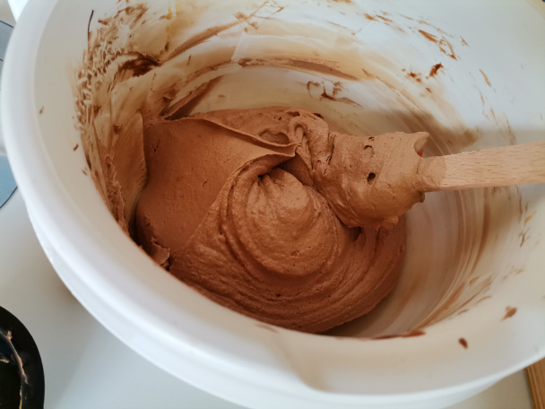 Čokoládová roláda bez múky s nektárinkami (fotorecept) - obrázok 5