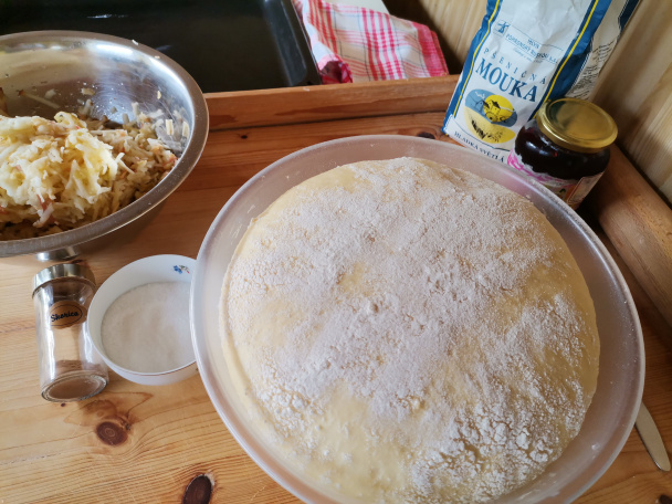 Kysnutý jablkový koláč zo sušeného mlieka (fotorecept) - obrázok 2